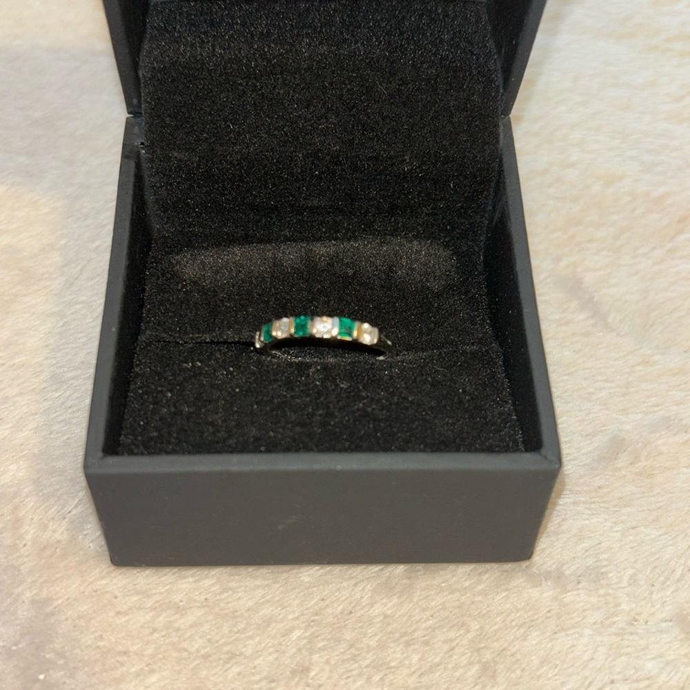 Kay Jewelers lab-created emerald and white sapphire rang in sterling silver💚🤍 - Picture 2 of 4
